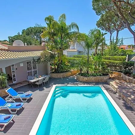 Sleeps 6 With Pool And Air Con *