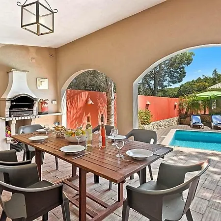 Sleeps 6 With Pool And Air Con *