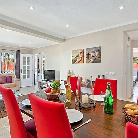 Sleeps 6 With Pool And Air Con Villa Vilamoura