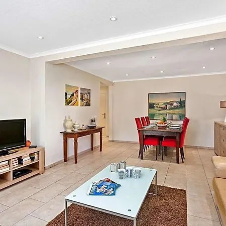 Sleeps 6 With Pool And Air Con *