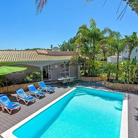 Villa Sleeps 6 With Pool And Air Con
