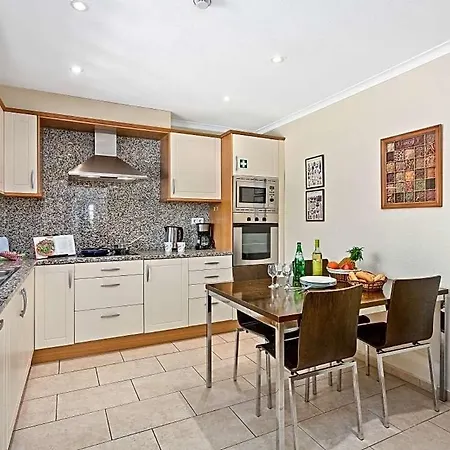 Sleeps 6 With Pool And Air Con Villa *