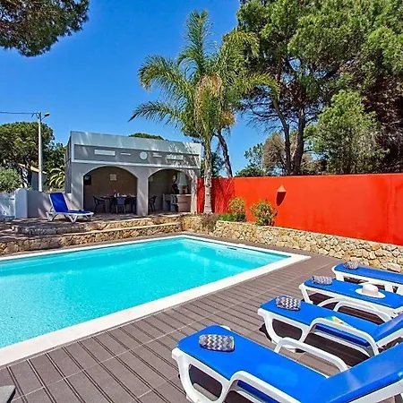Sleeps 6 With Pool And Air Con